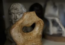 «Пьедесталы. Материальная форма»: произведения-размышления новосибирских скульпторов