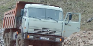 Новосибирец с фальшивыми водительскими правами разъезжал на КамАЗе