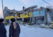 После обрушения торгового павильона новосибирские депутаты требуют комплексной проверки сомнительных сооружений