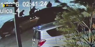 Полиция ищет новосибирских подростков, которые портят машины и киоски иностранных граждан