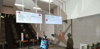 Нападающий «Сибири» прокатился на коньках по новосибирскому метро