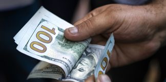 Новосибирца осудили за производство и сбыт долларов США