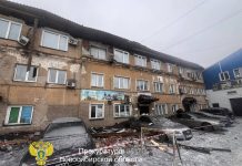 В Новосибирске очередной дом посыпался под тяжестью снега. Прокуратура начала проверку