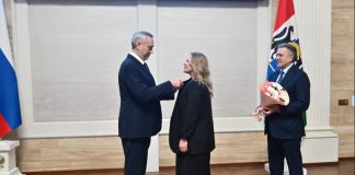 Пятнадцать жительниц Новосибирской области получили награду за материнский подвиг