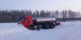 Водитель без прав погибла в лобовом столкновении с молоковозом под Новосибирском