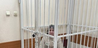 Жительницу Новосибирска, ударившую приятеля столом по голове, осудили на 10 лет