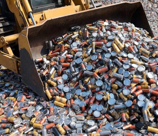 В Новосибирске уже несколько месяцев некуда девать ртутьсодержащие лампы и батарейки